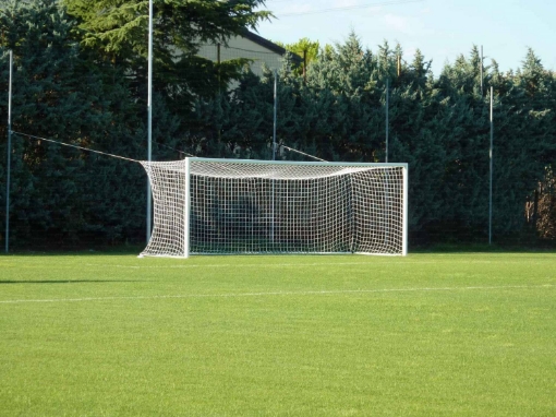Imagem de Baliza de futebol fixa com postes traseiros para rede 7,32 × 2,44 m com rede incluída — VI 5907